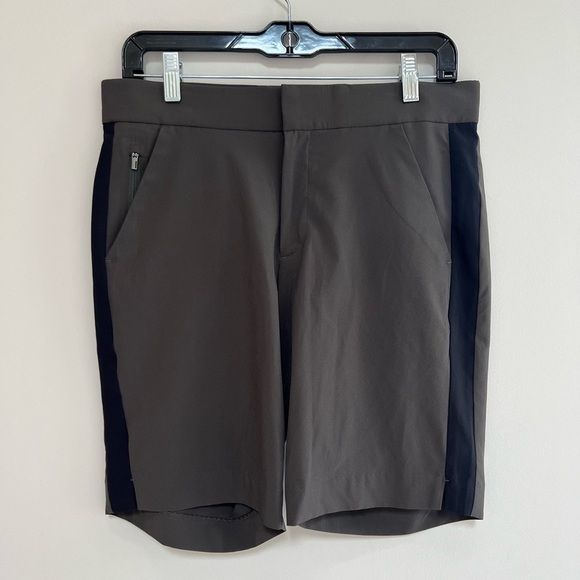 Athleta Tribeca 9” Bermuda Shorts in Arbor Olive Green and Black, size 4 - Picture 2 of 10